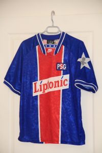 Maillot domicile 1994-95, version Europe (collection MaillotsPSG)