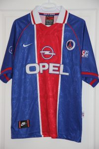 Maillot domicile 1996-97 (collection http://maillotspsg.wordpress.com)