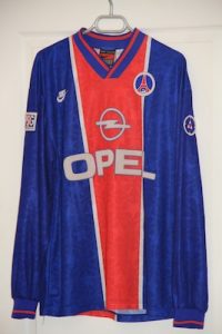 Maillot domicile 1995-96 (collection http://maillotspsg.wordpress.com)