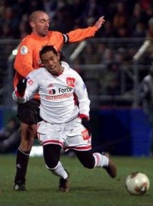 Faute sur Ronaldinho (TangoFoot)