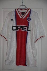Maillot extérieur 1995-96, version Coupe d'Europe (collection MaillotsPSG)