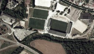 Vue aérienne du stade de l'Aube pendant les travaux de 2002