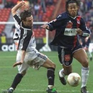 Ronaldinho passe un lorientais