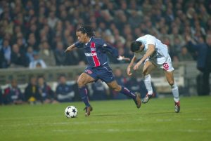 Ronaldinho balle au pied