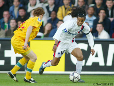 Ronaldinho à l'offensive (Ch. Gavelle)