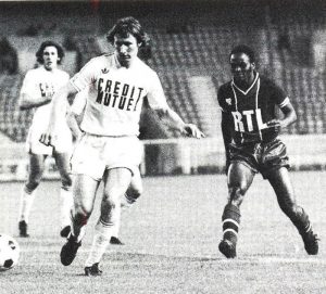 François M'Pelé met la pression sur Specht