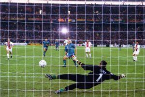 Bernard Lama est pris à contre-pied par Ronaldo