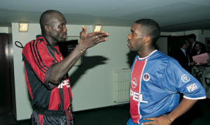 Conversation entre Augustine Okocha et Weah avant le match